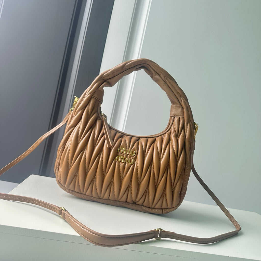 B1P46A121 Popular leather bag（29x24x10cm）