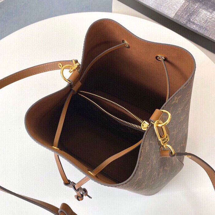 B1P20E81 Popular  leather bag 