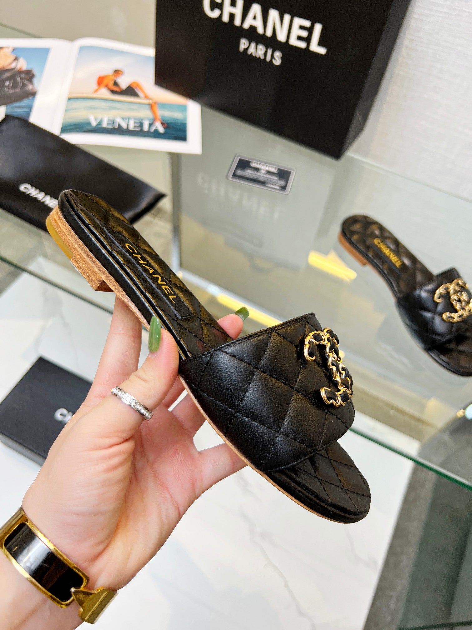 Z2R45C12  Popular genuine leather slippers