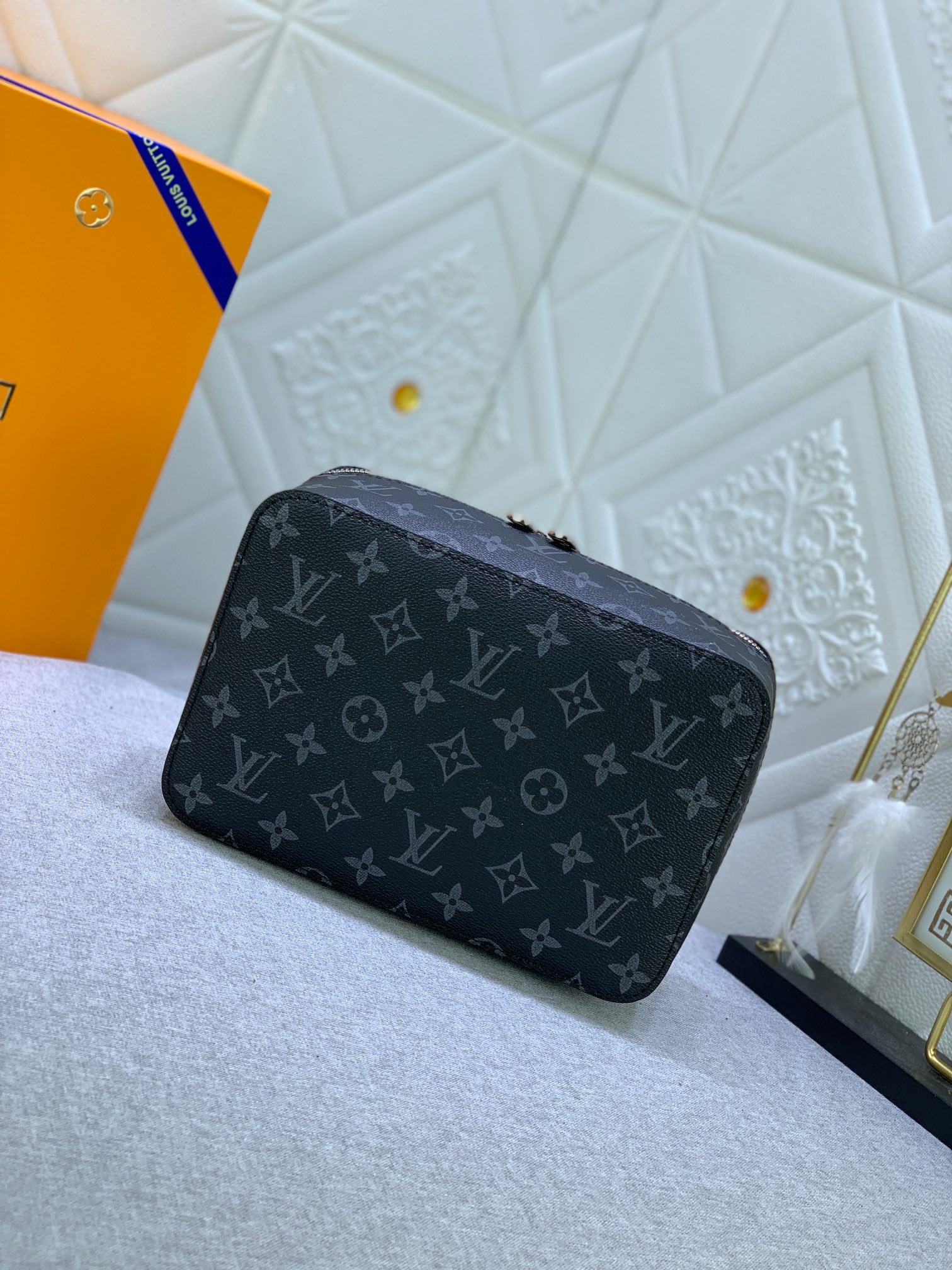 B1X34E272 Popular  leather bag 