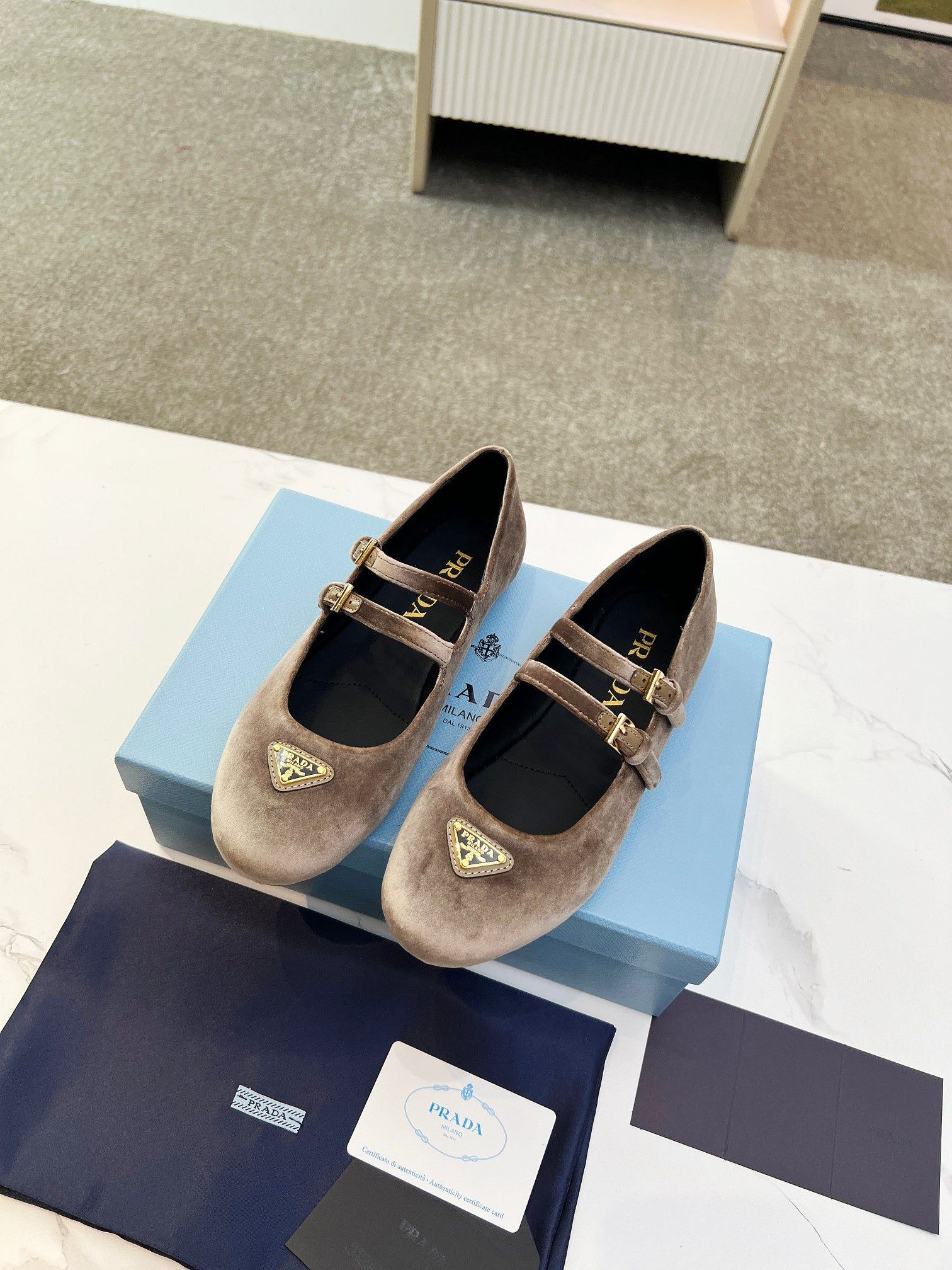 Z2Q105P404 Popular high-quality Shoes