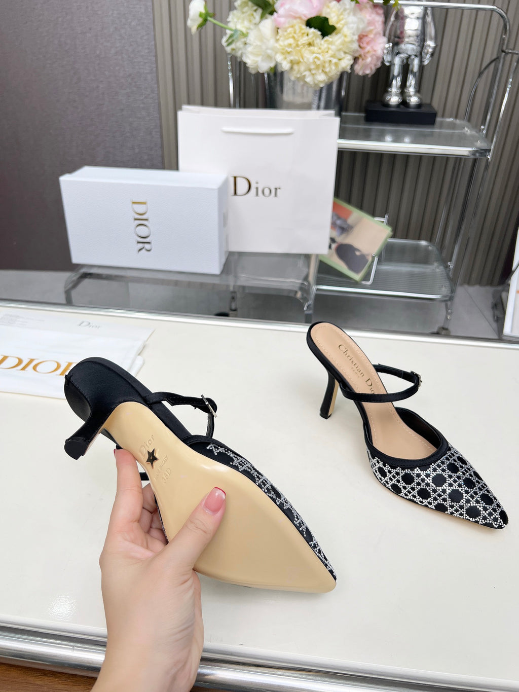 Z2Q95D117 Popular high-quality leather  High heels