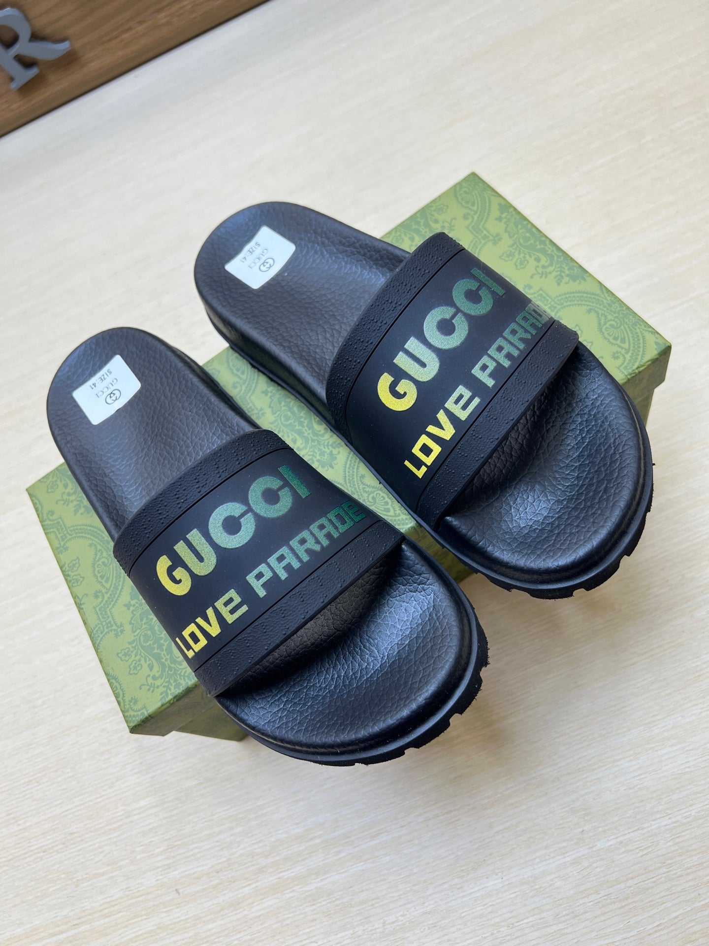 Z5R66B28 Popular Slippers