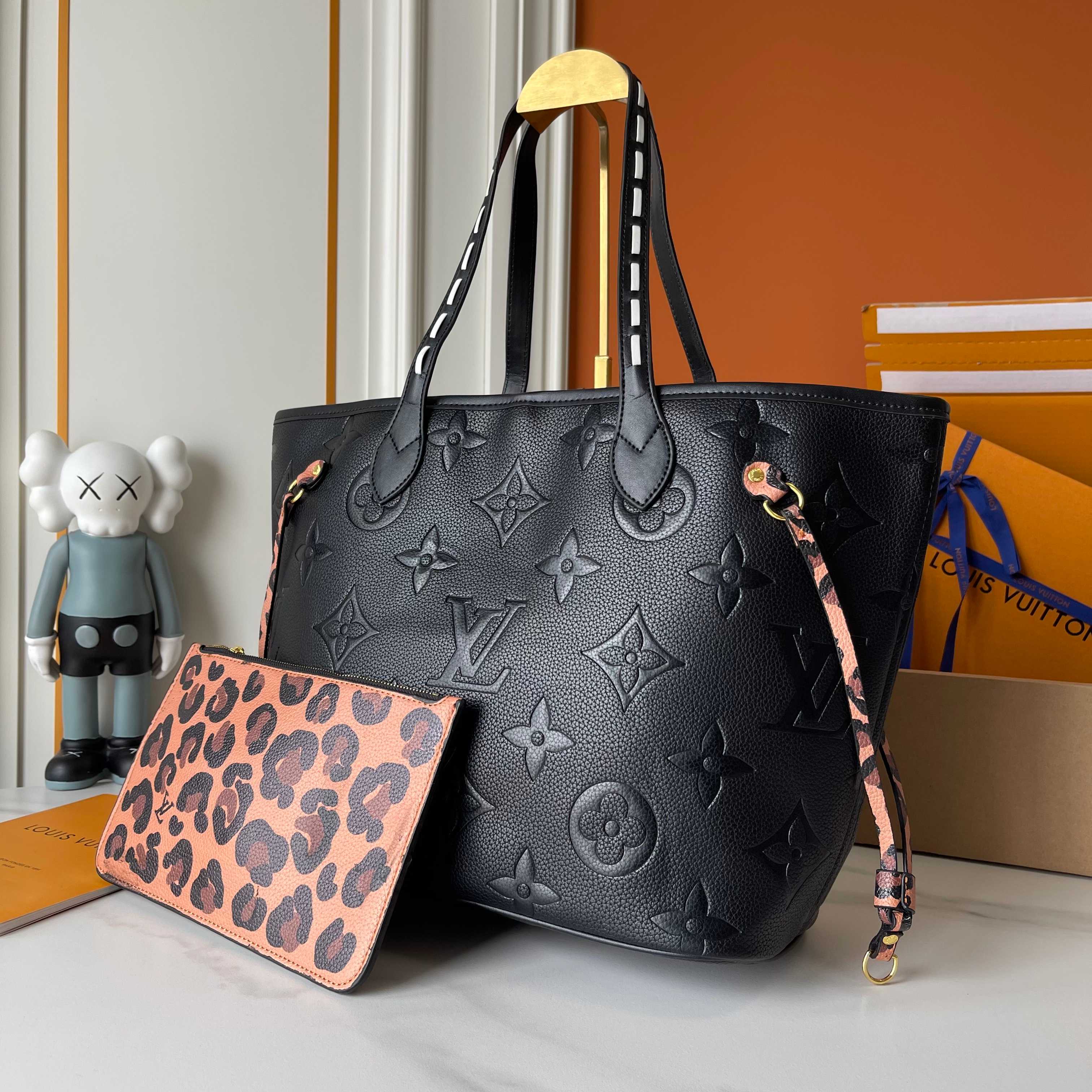 B1P46E93 Popular leather bag