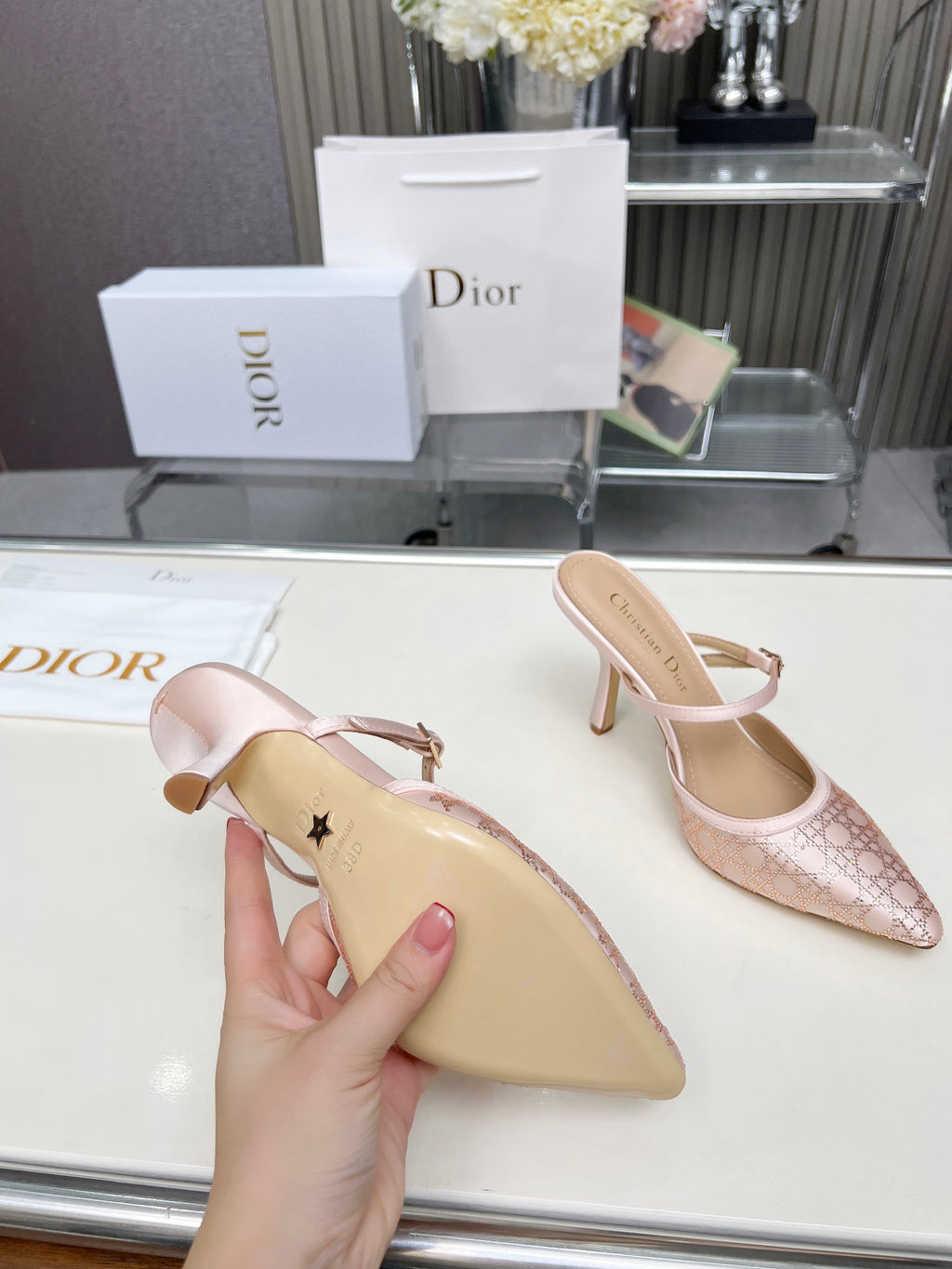 Z2Q95D116 Popular high-quality leather  High heels