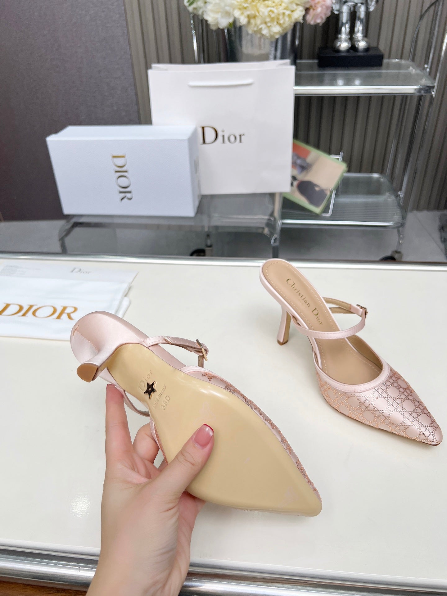 Z2Q95D116 Popular high-quality leather  High heels