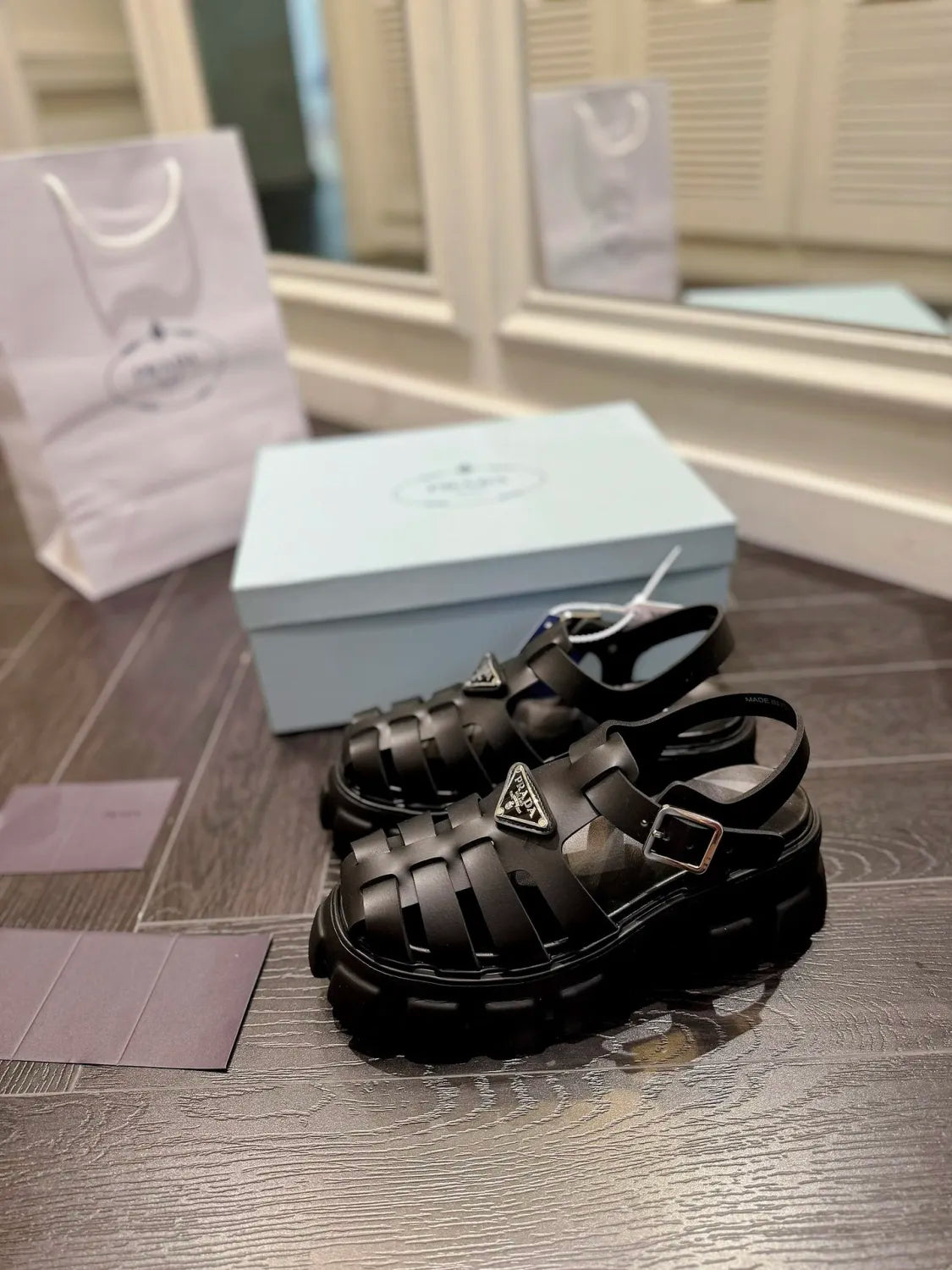 Z2R85P51  Popular high-quality shoes