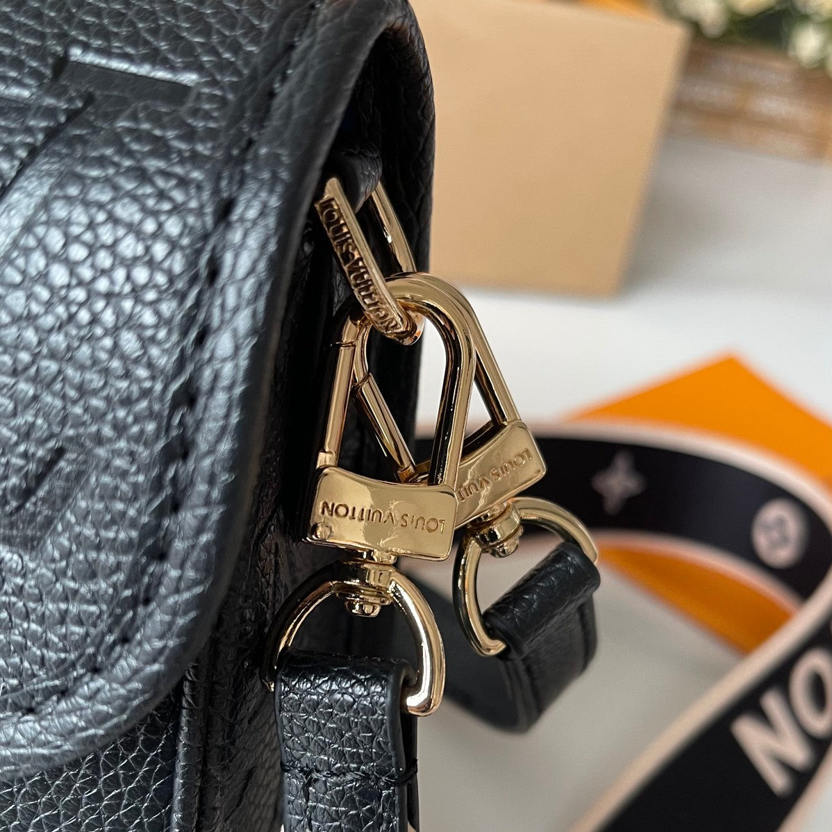 B1P36E38 Popular leather bag