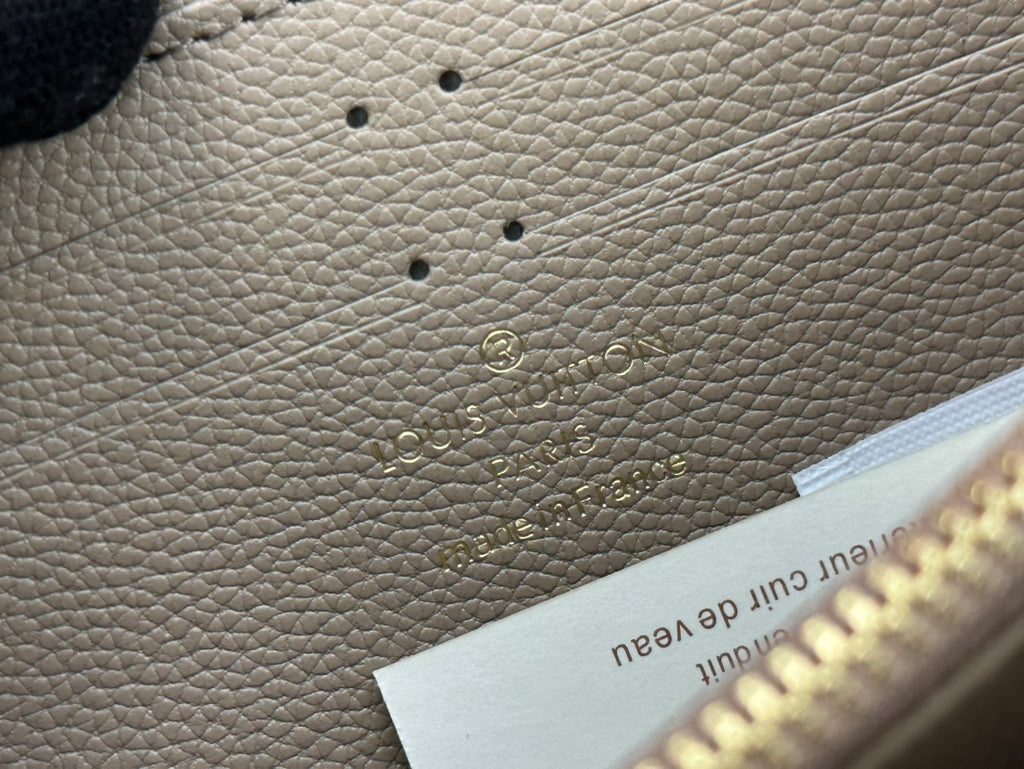 B1R15E79 Popular  leather bag
