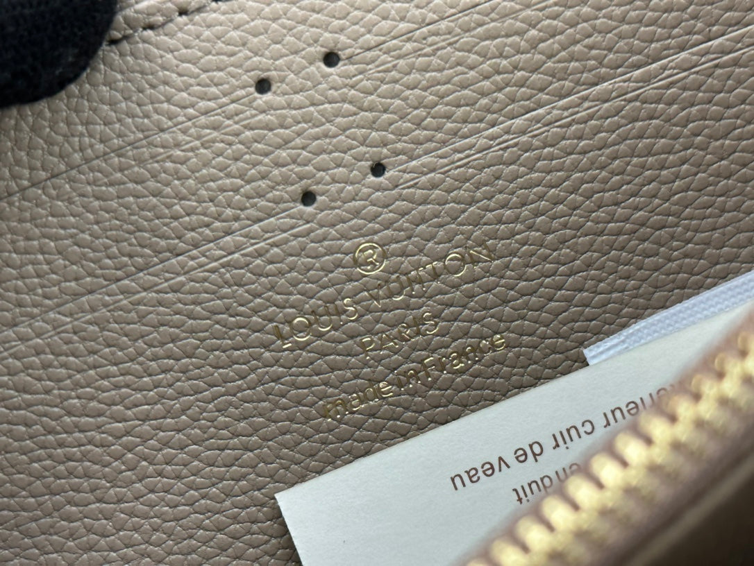 B1R15E79 Popular  leather bag