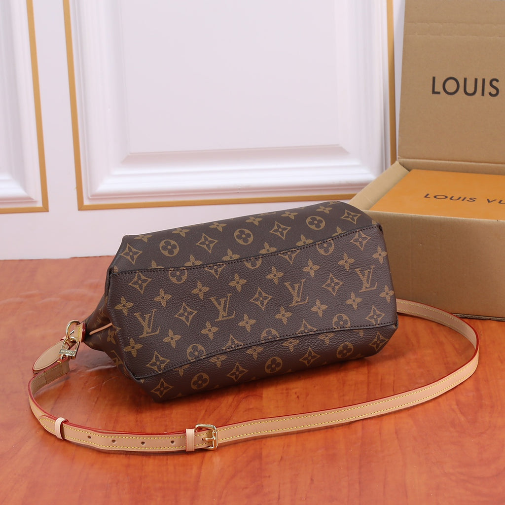 B12X43E126 Popular leather bag 