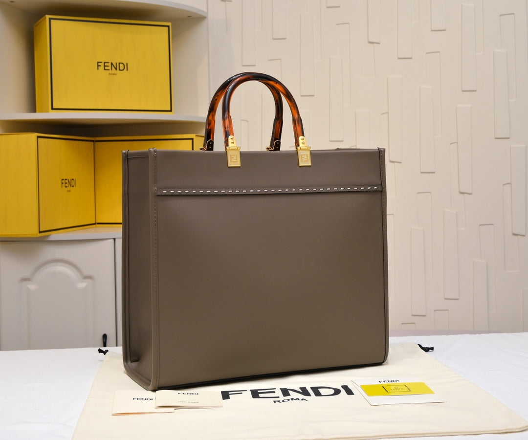 B1P36F104 Popular leather bag
