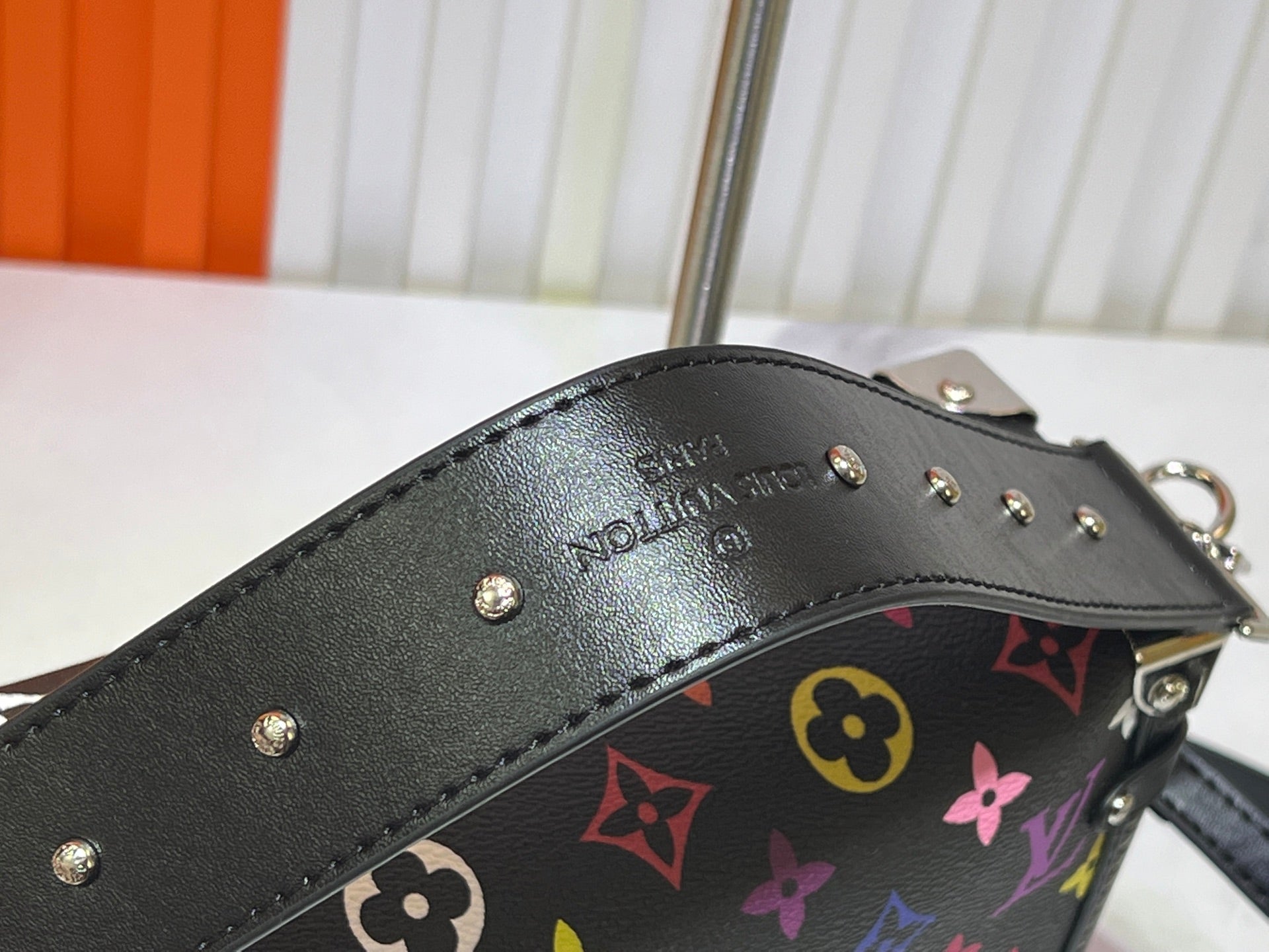 B1W35E101 Popular leather bag