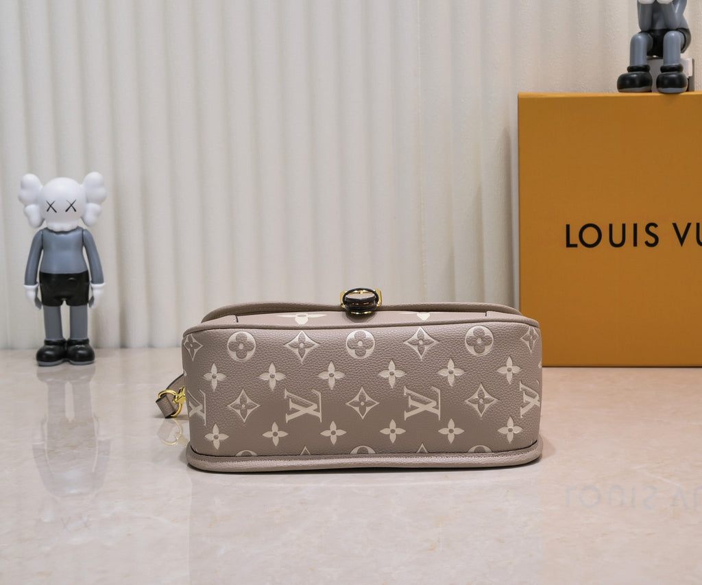 B1P36E40 Popular leather bag