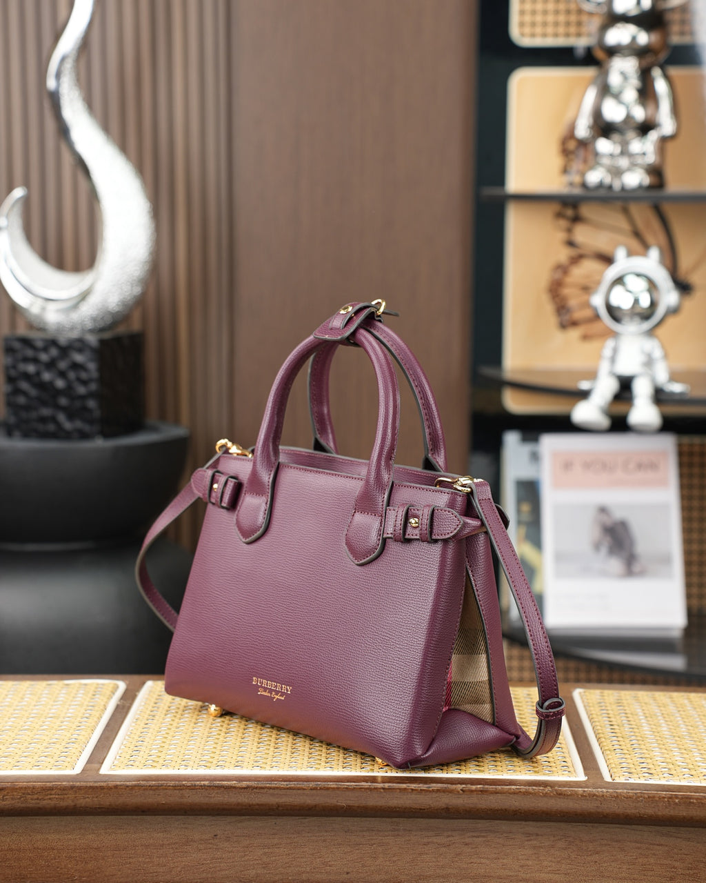 B1R76R20  Popular leather bag