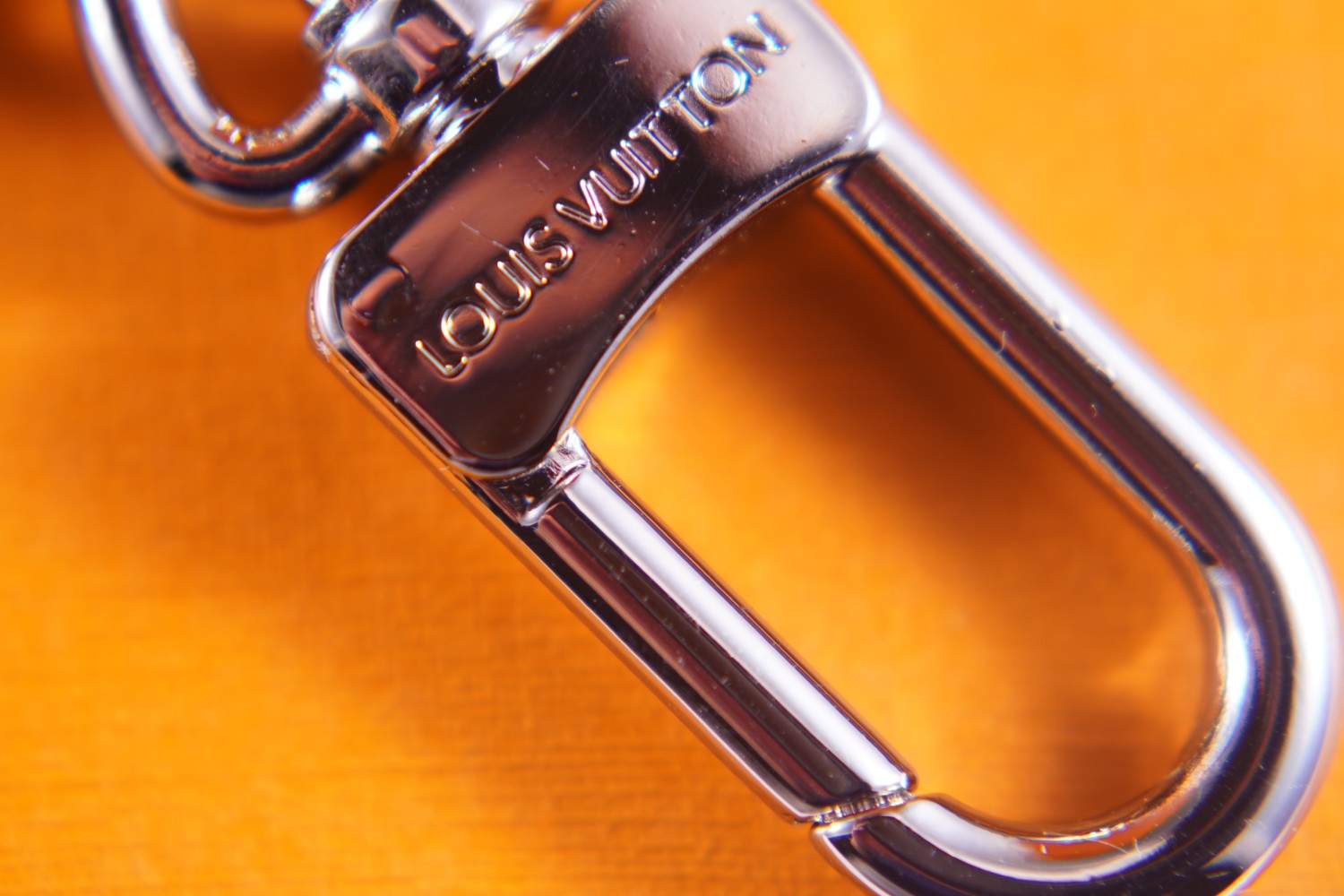 A1Z124E89  Popular key closure