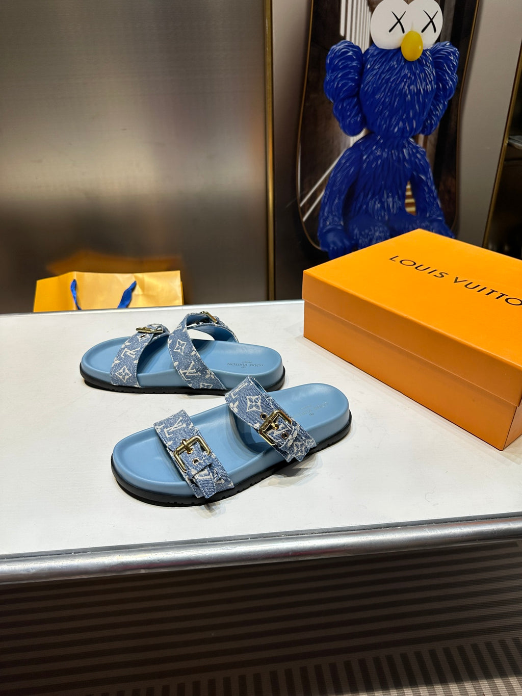 Z1ZE10 Popular sandals