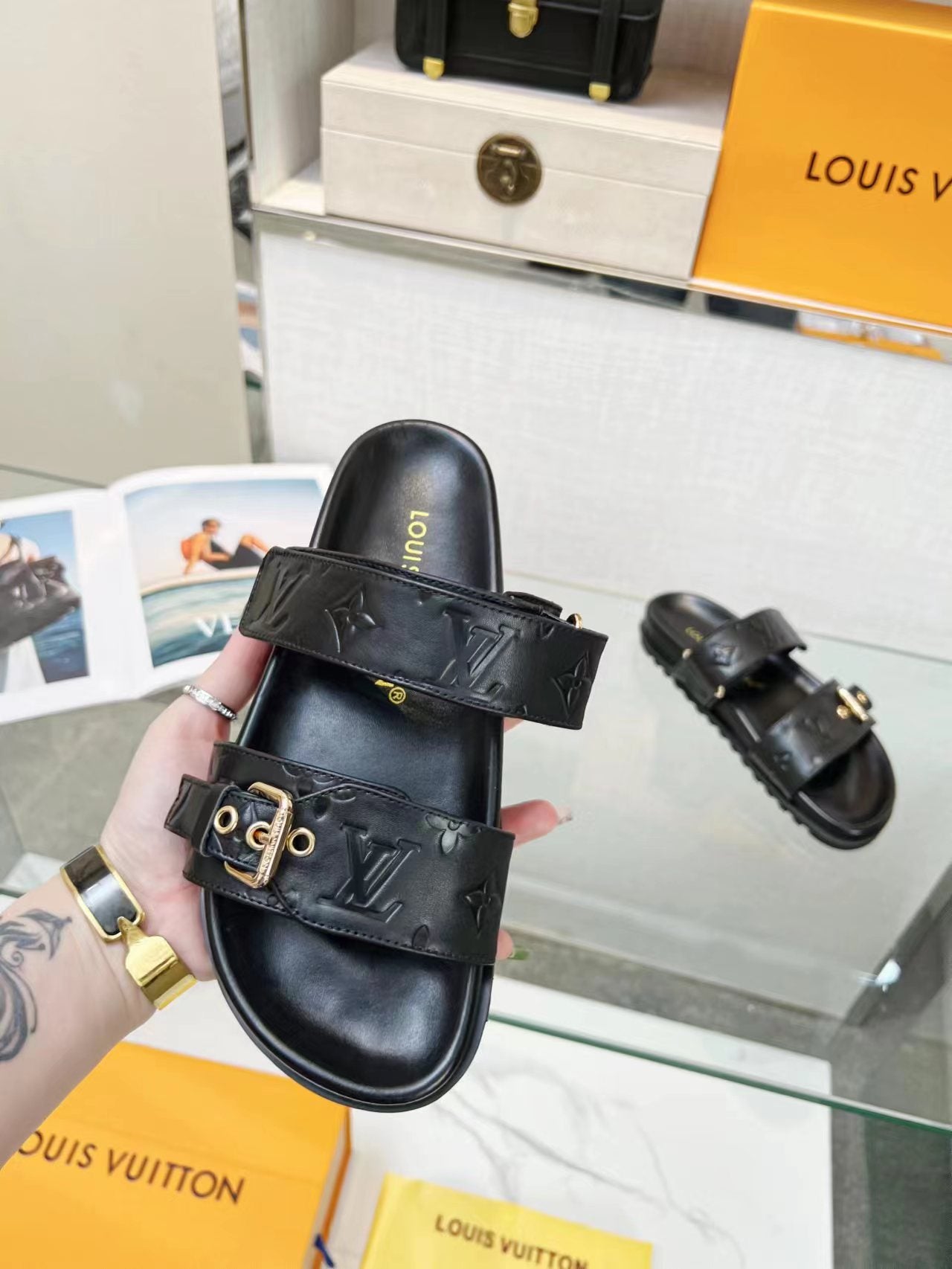 Z2X66B51  Popular high-quality leather slippers