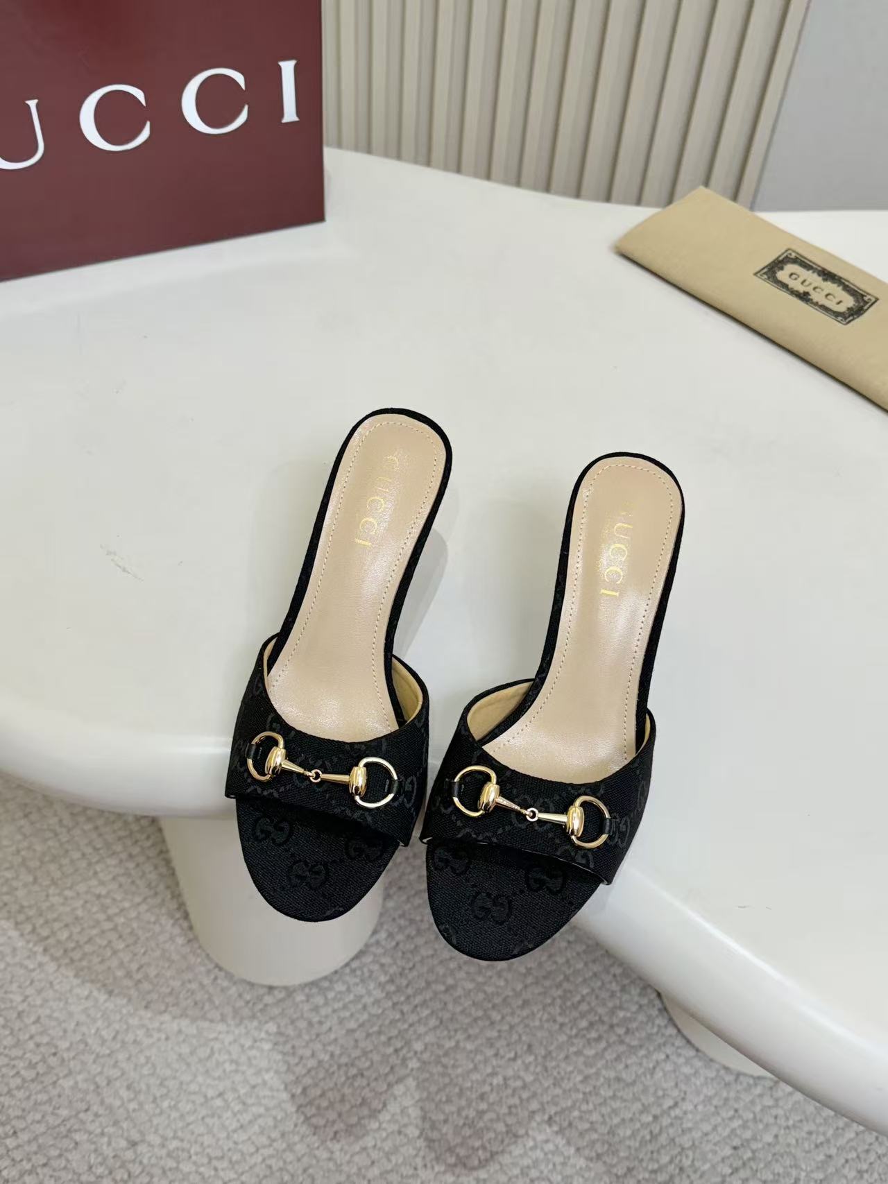 Z2R76B31 Popular high-quality canvas shoes