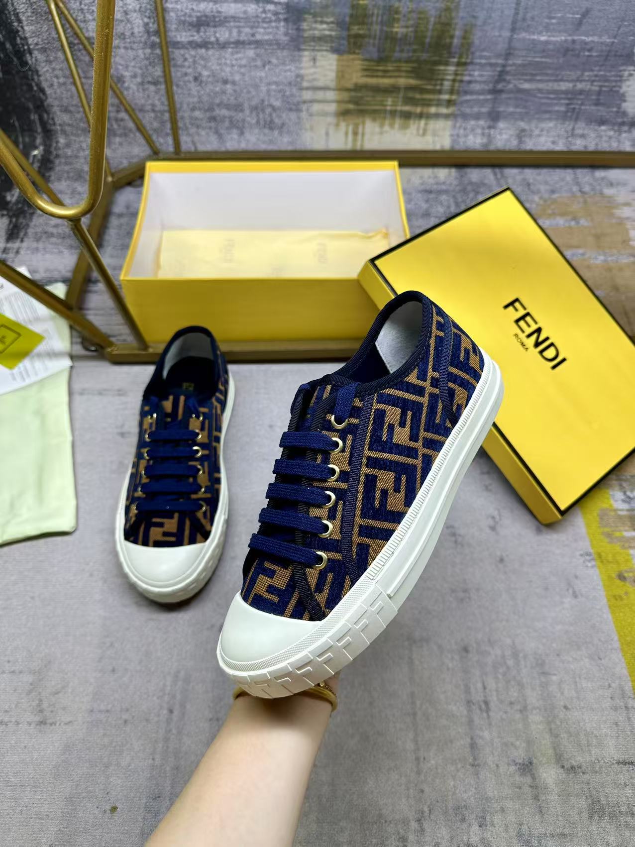 Z2Q105F186 Popular high-quality  shoes