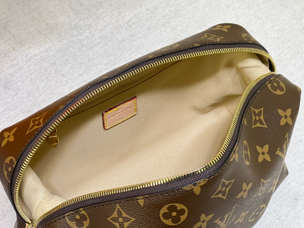 B1X104E61 Popular    leather bag
