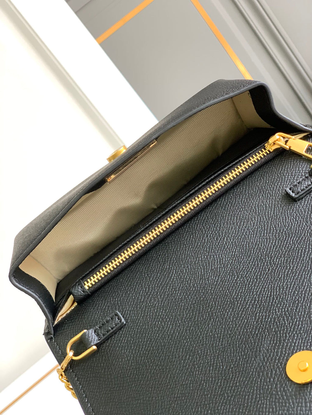 B1X44VL272 Popular leather bag 