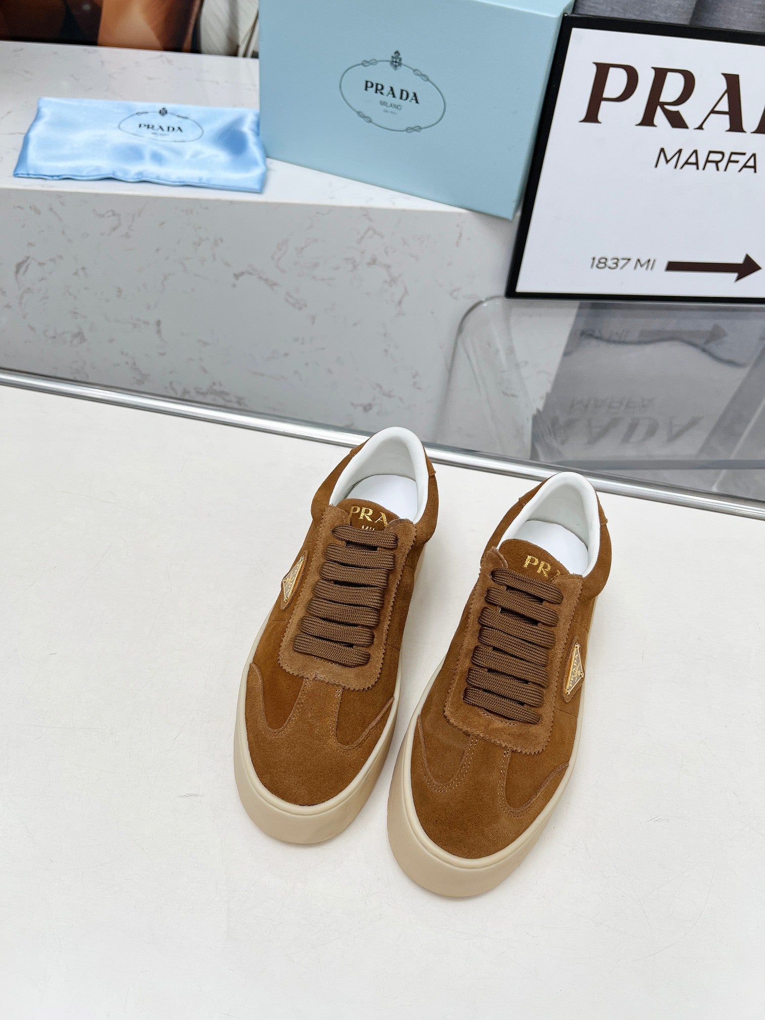 Z2Q95P109 Popular high-quality  shoes