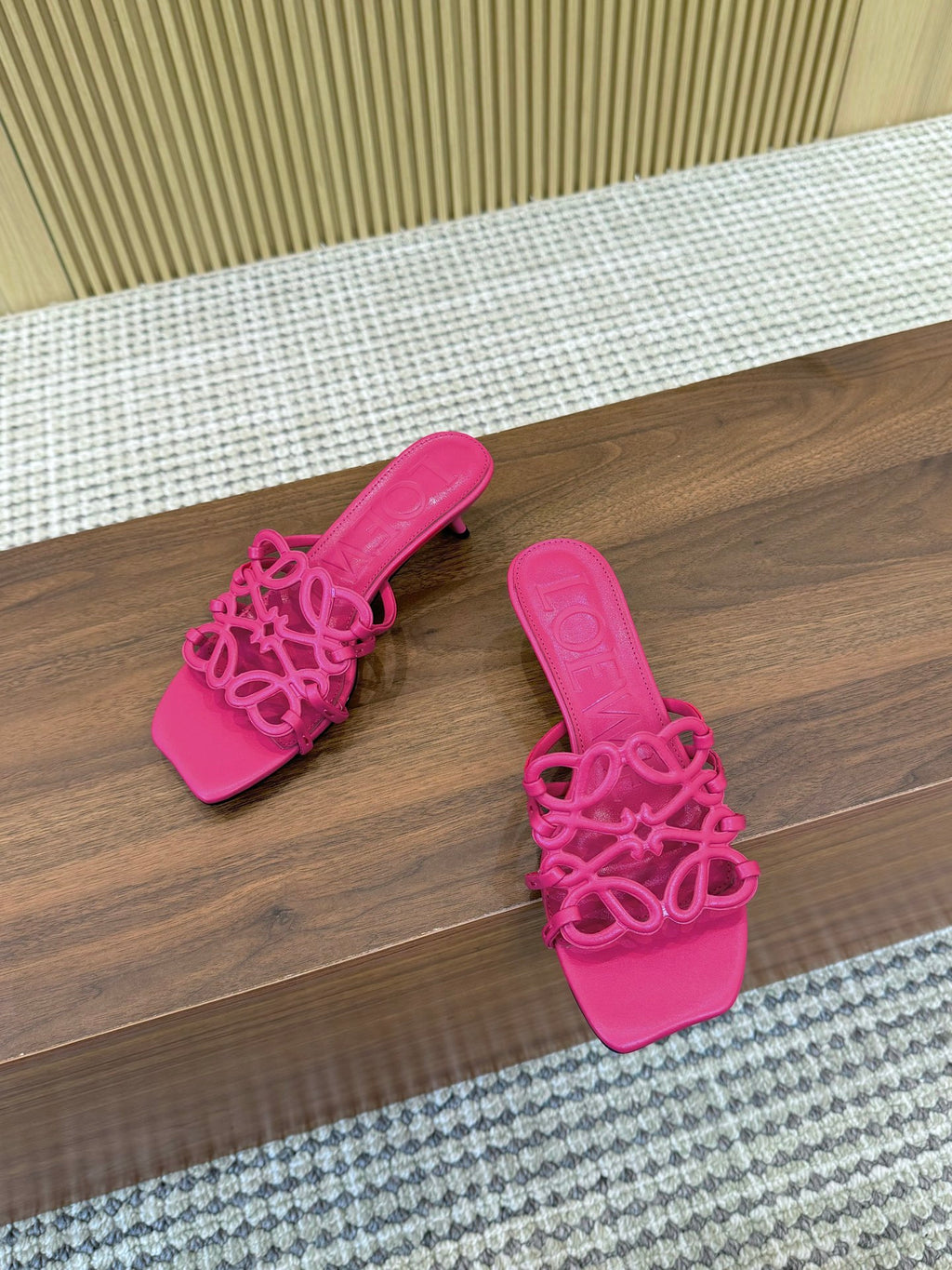 Z2Q55A33 Popular  leather Slippers