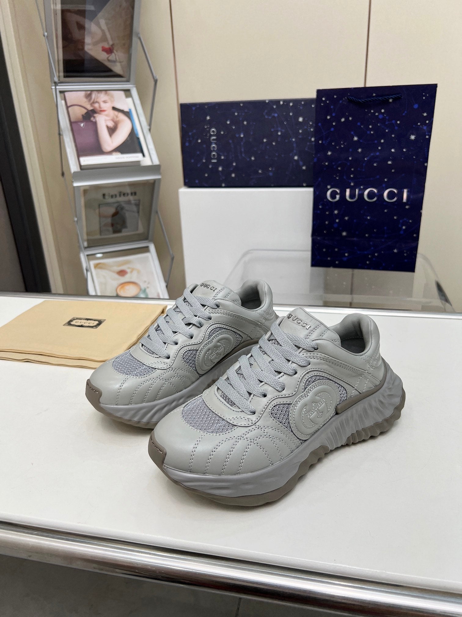Z2Q95B172  Popular high-quality Shoes