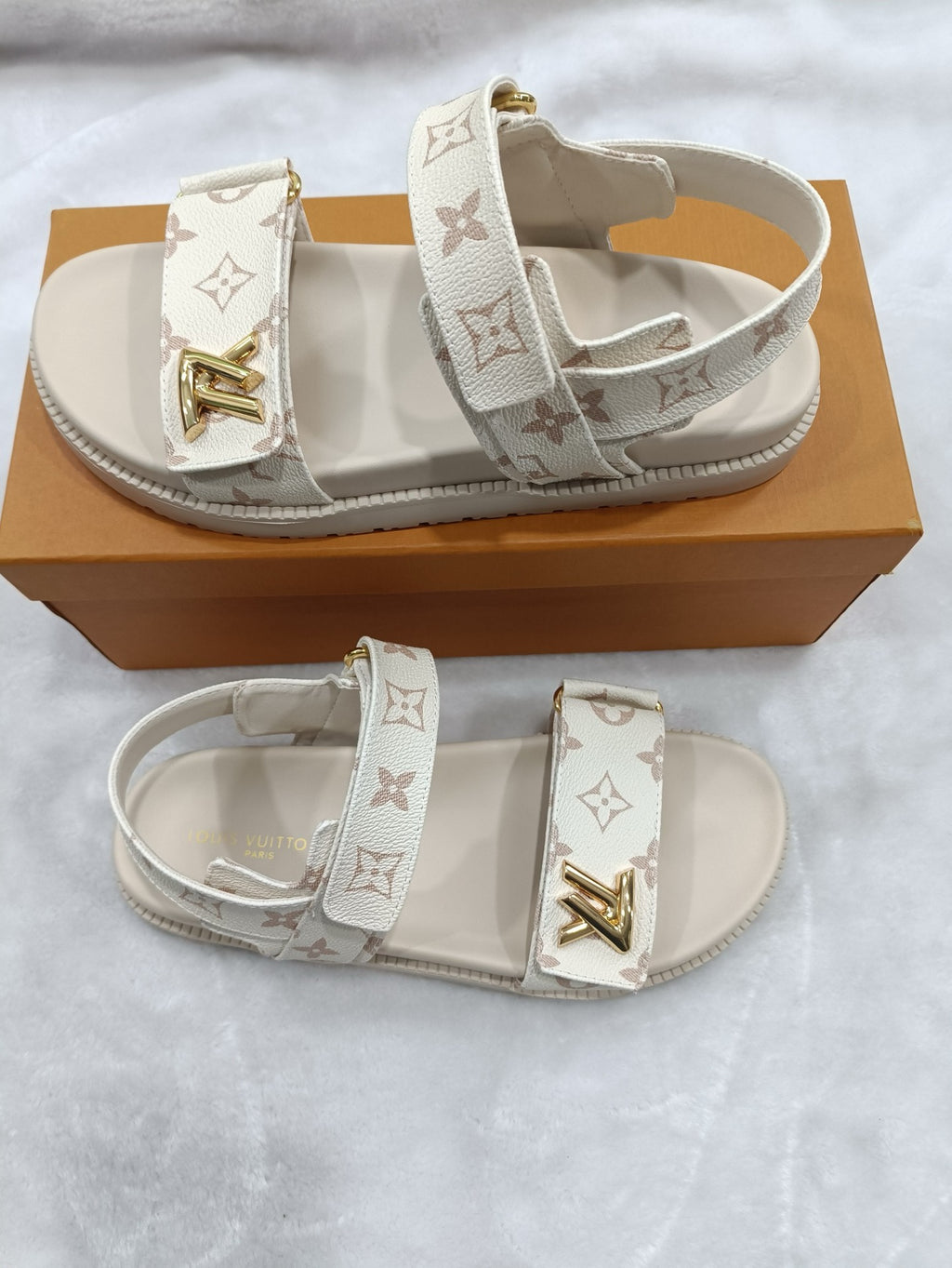 Z5LE211 Popular sandals