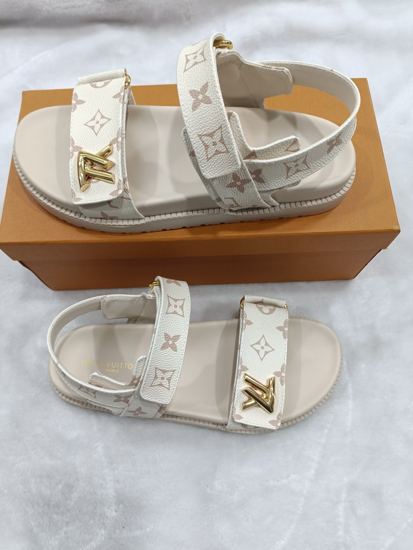 Z5LE211 Popular sandals