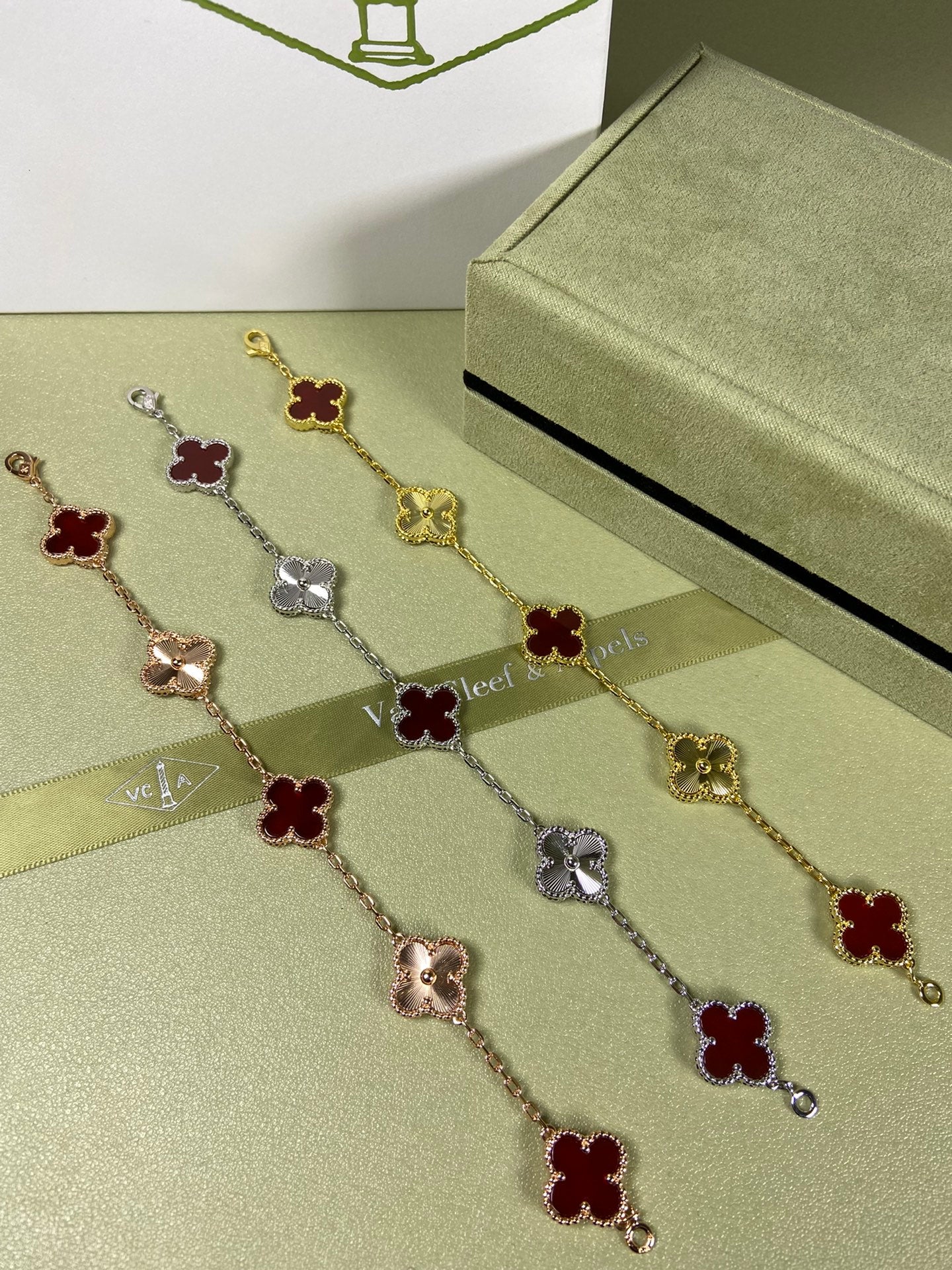 X5X94VA181K  Popular bracelets  5 flowers normal size1.5cm flower