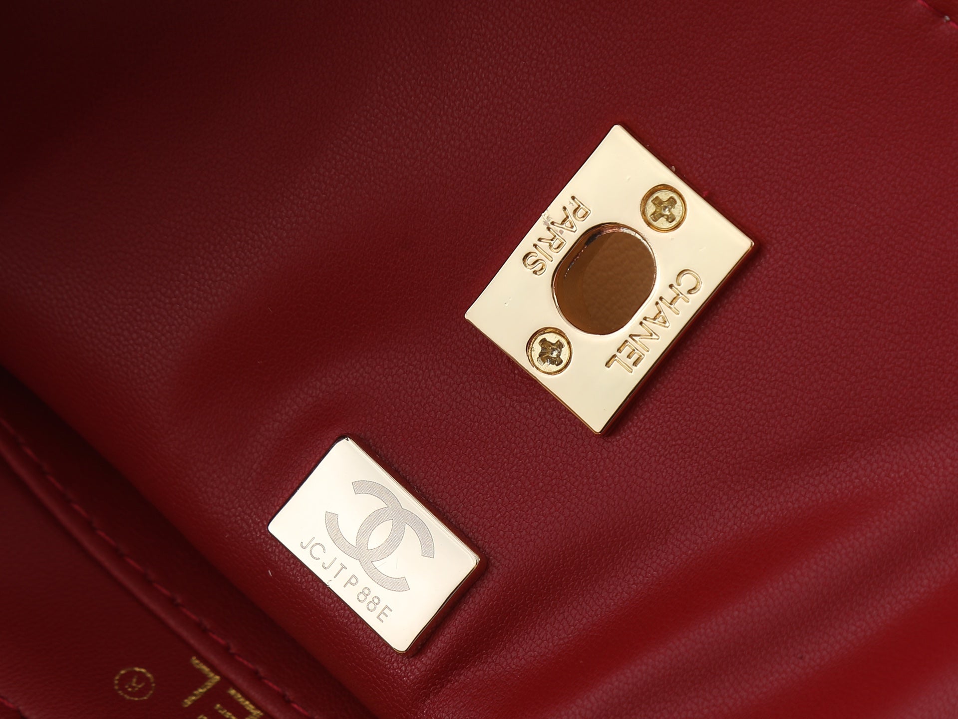 B1R76C29 Popular leather bag