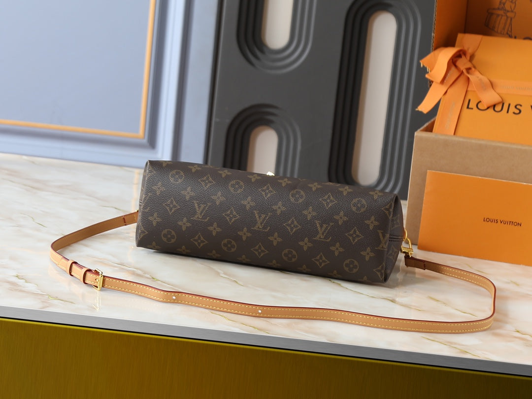B1P46E107 Popular leather bag