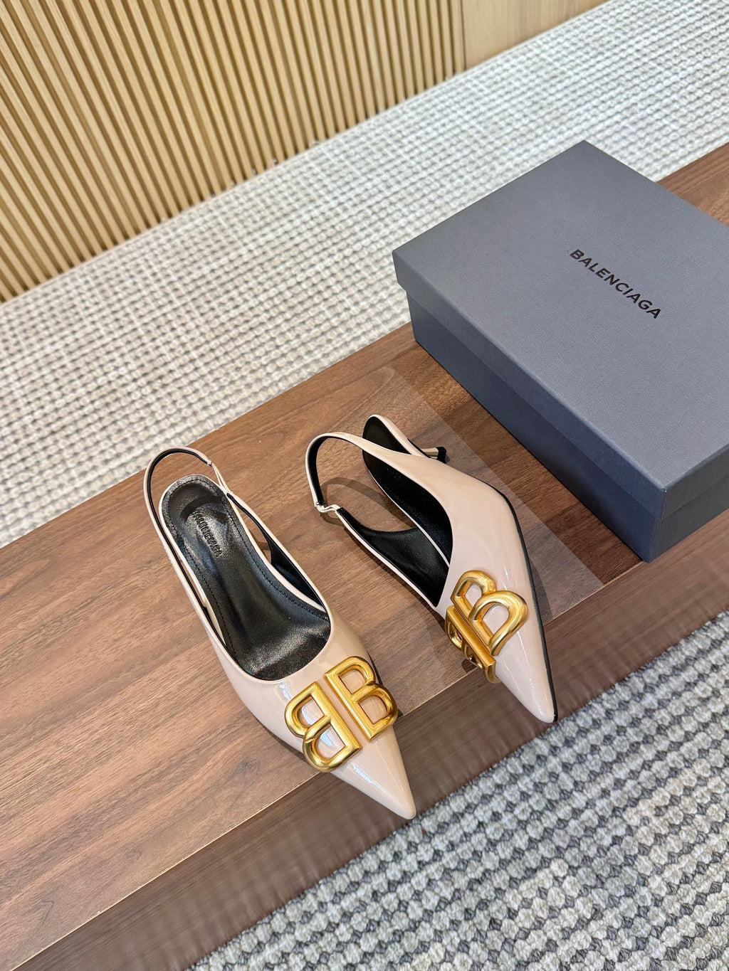 Z2Q55J45 Popular  leather High heels