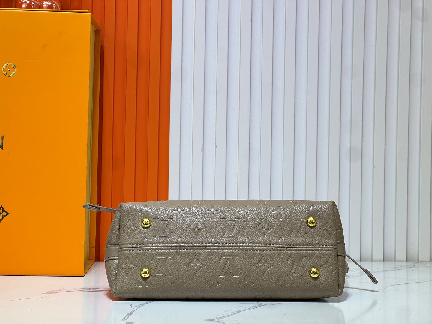 B1W15E33 Popular  leather bag