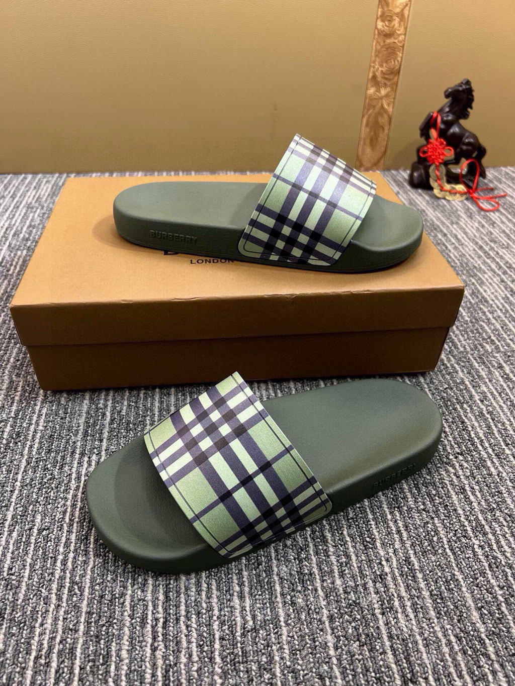 Z5Z35R259 Popular Slippers