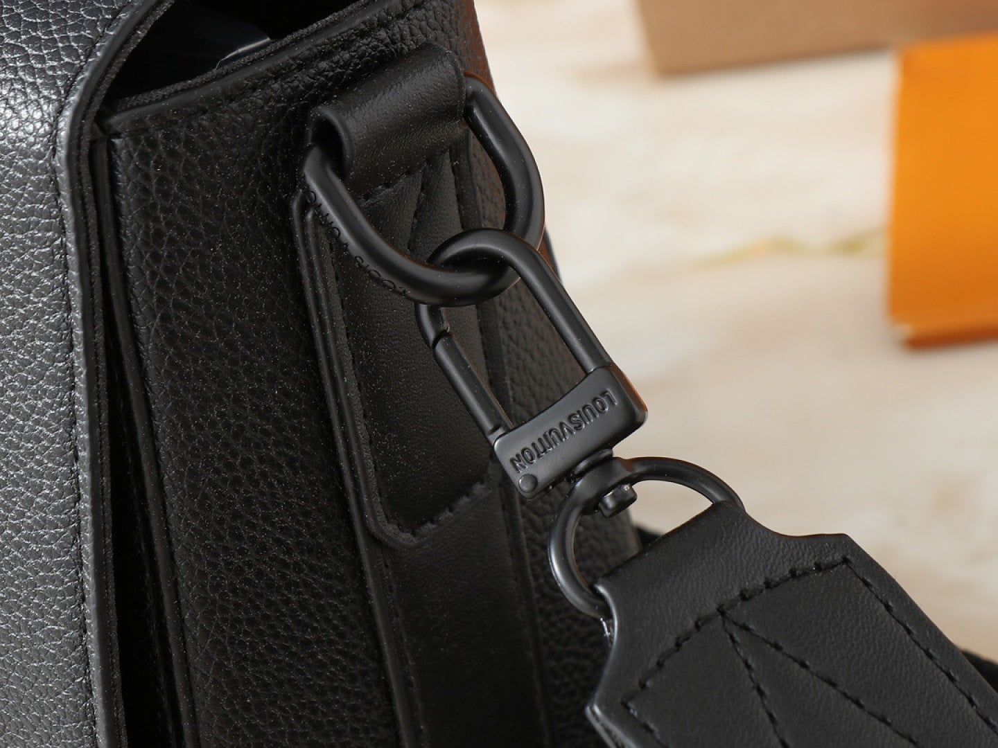 B1P36E77 Popular leather bag