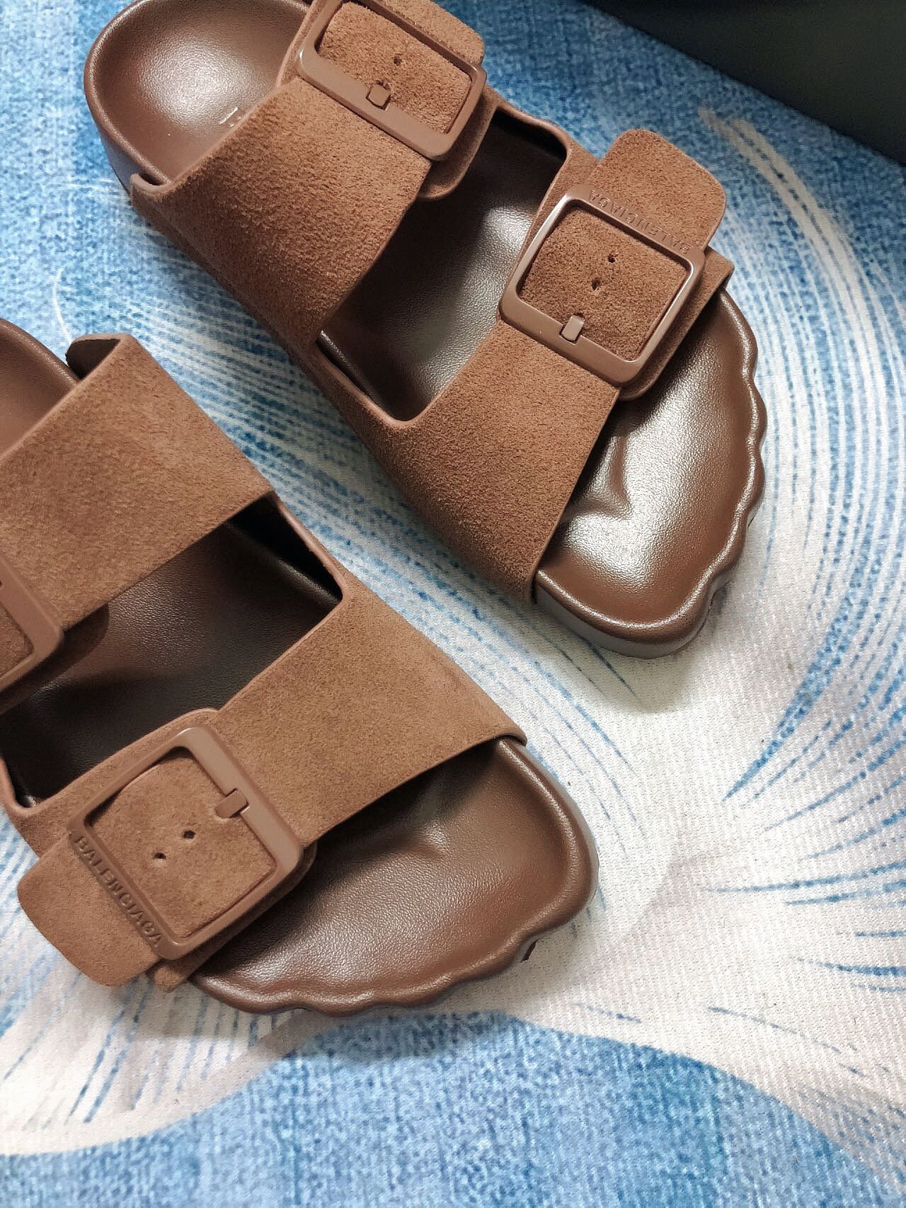 Z1Z54J192 Popular Slippers