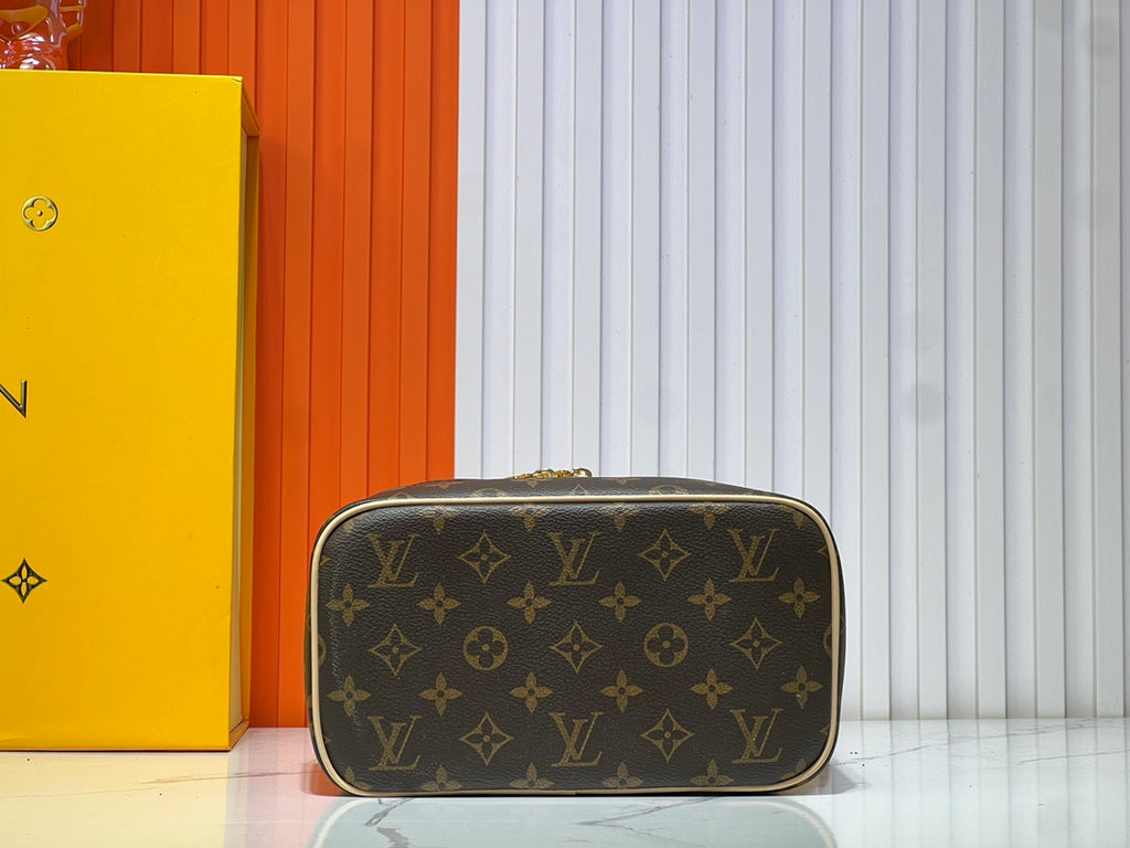 B1X45E10 Popular  leather bag