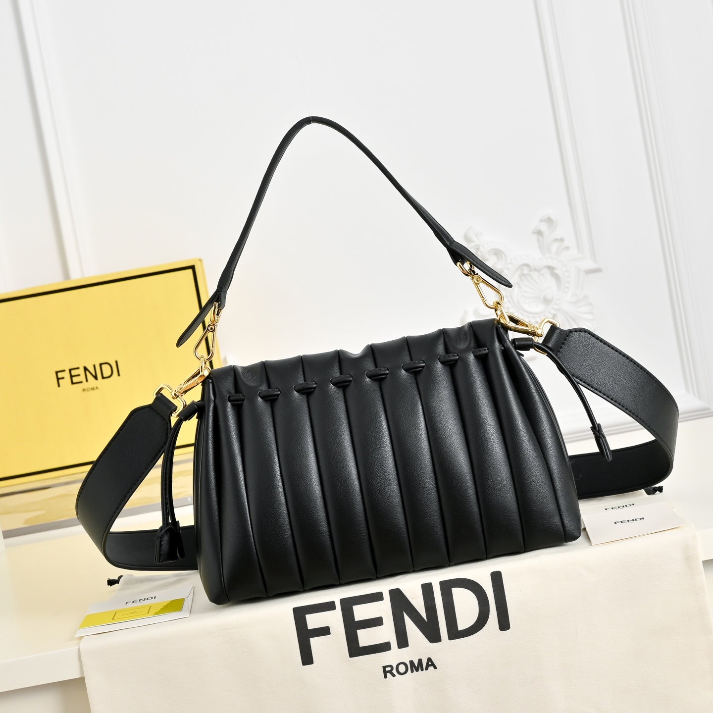 B1P36F106 Popular leather bag