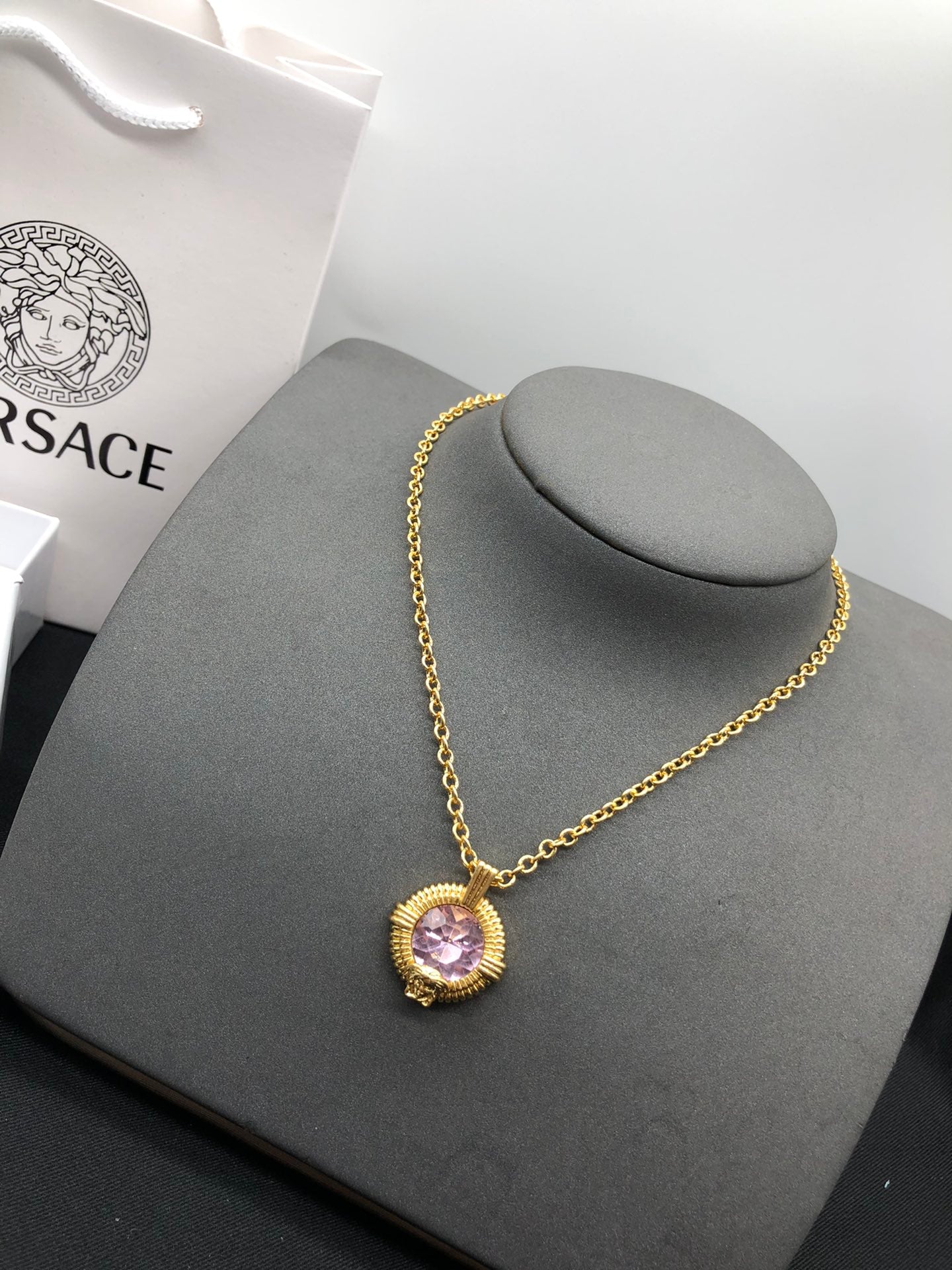 X1R75V62X Popular    Necklaces