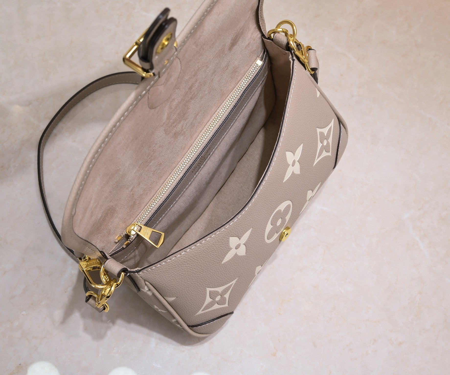 B1P36E40 Popular leather bag