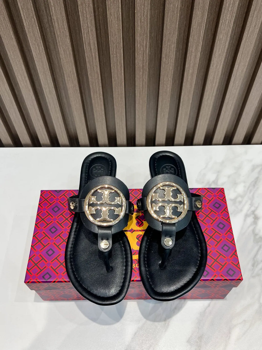 Z2Q55A34  Popular leather shoes