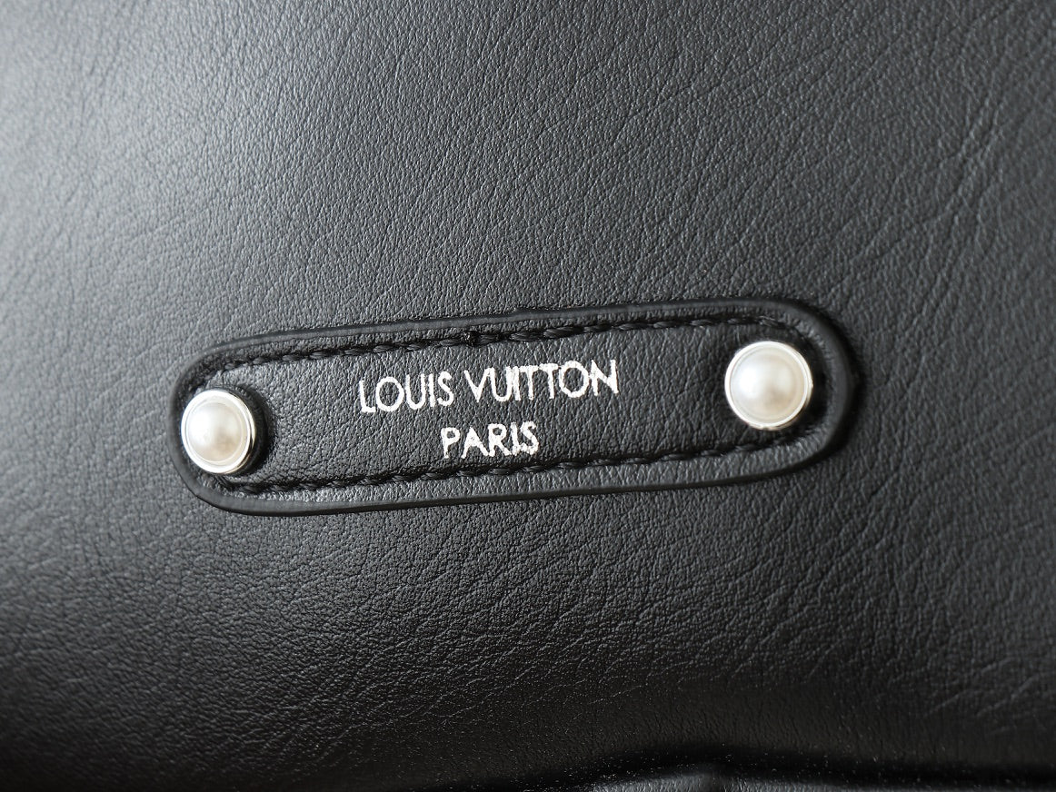 B1P46E108 Popular leather bag