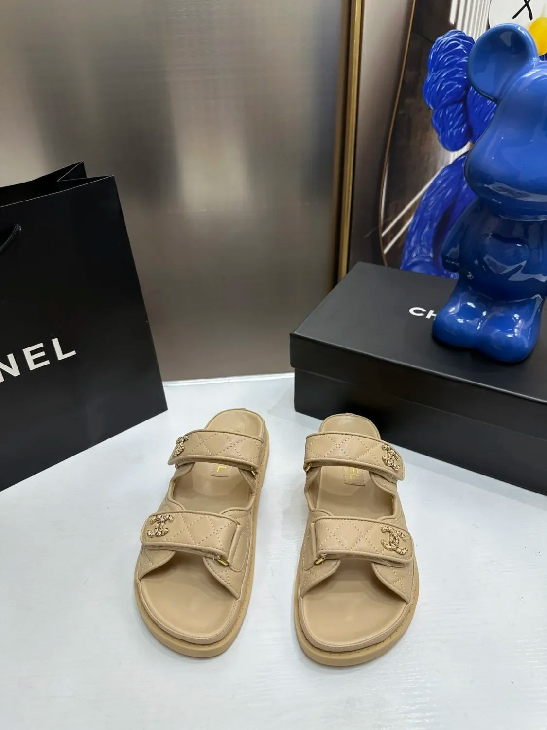 Z1R45C1  Popular sandals