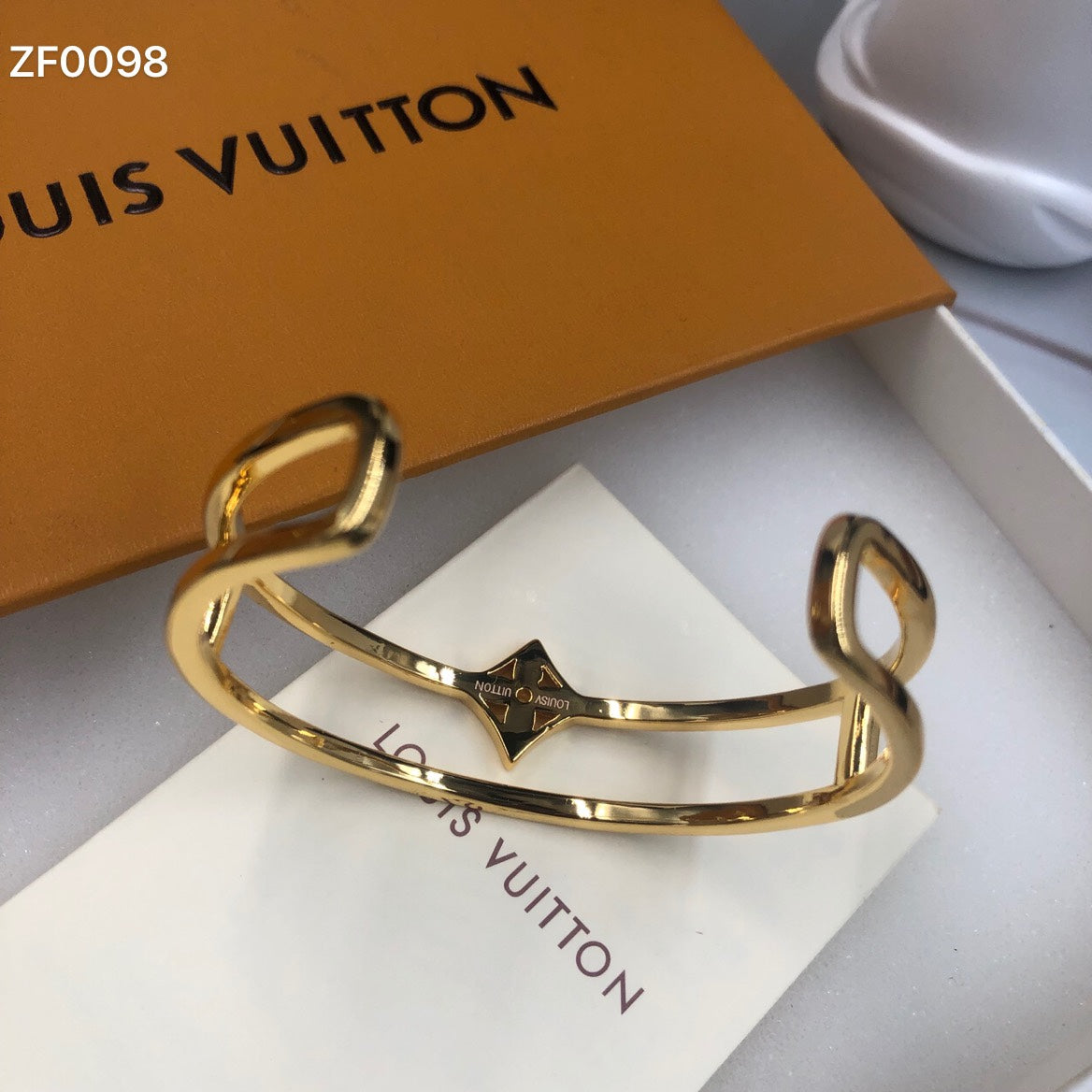 X1Y93E348K  Popular Bracelets
