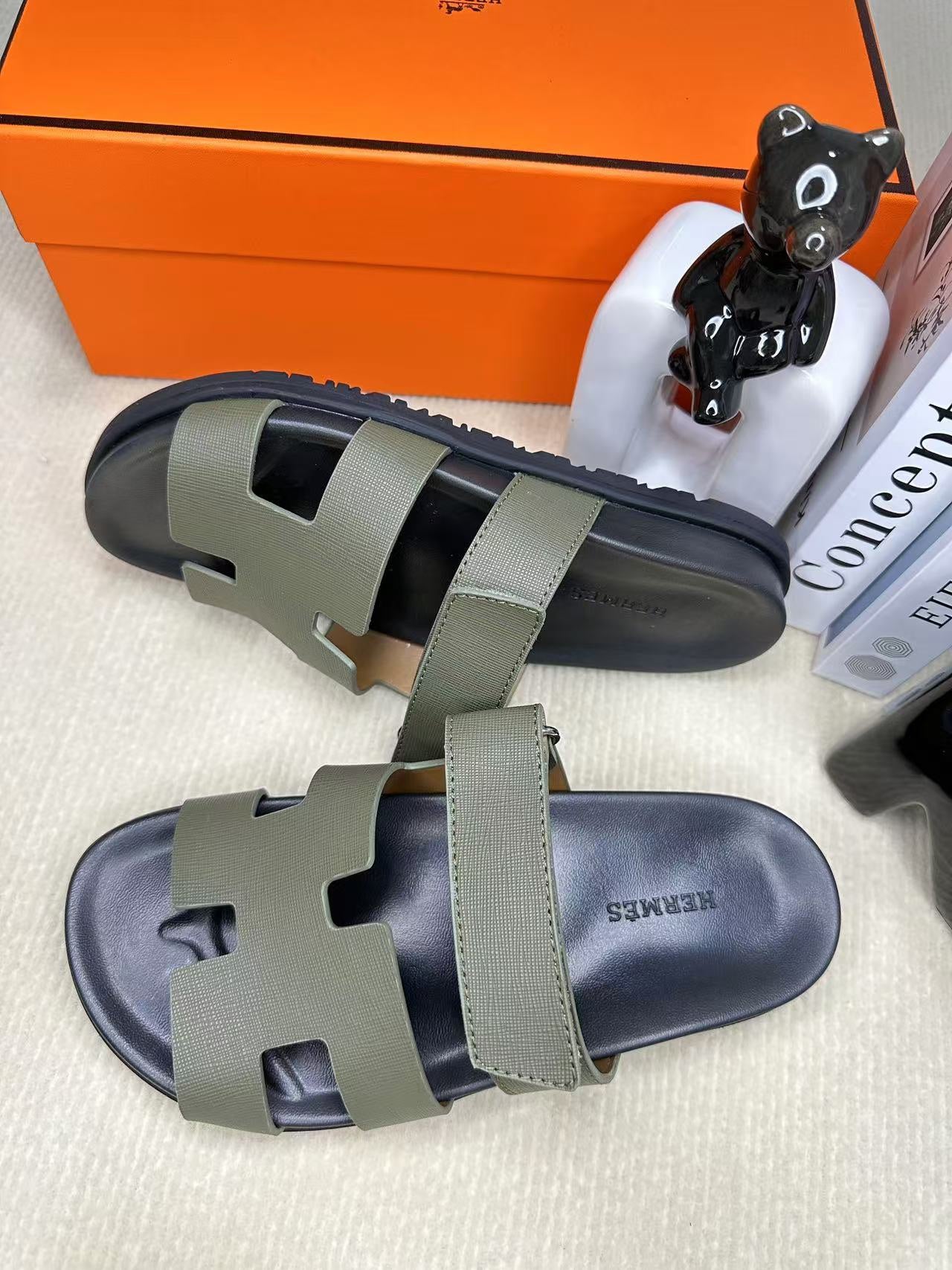Z2Q55H28 Popular leather shoes
