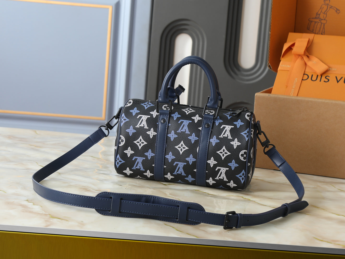 B1R76E50 Popular leather bag