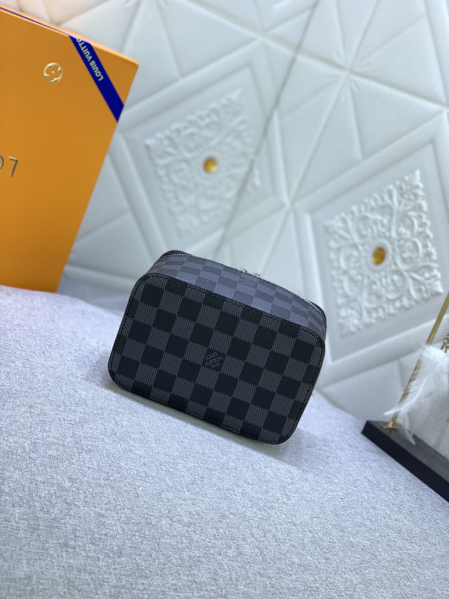 B1X34E272 Popular  leather bag 